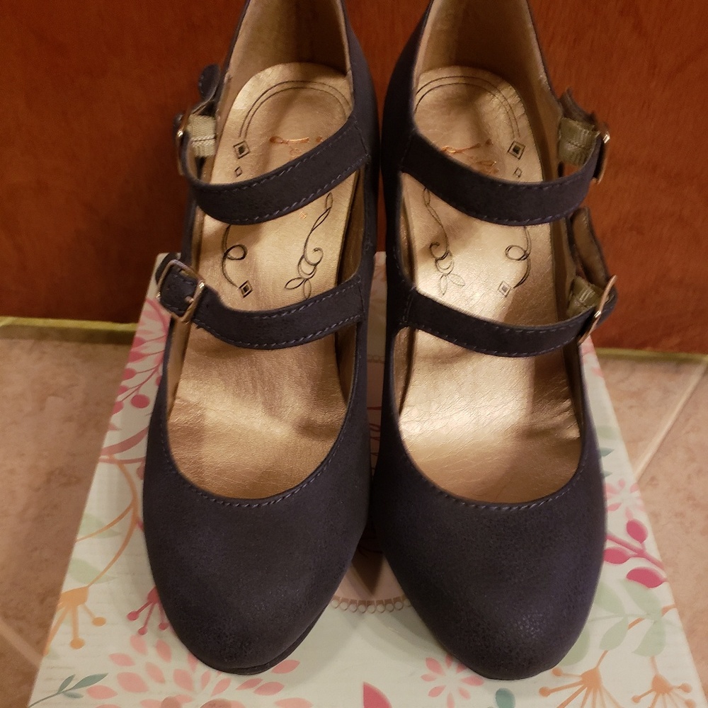 Size 5.5 Purple platform maryjanes
